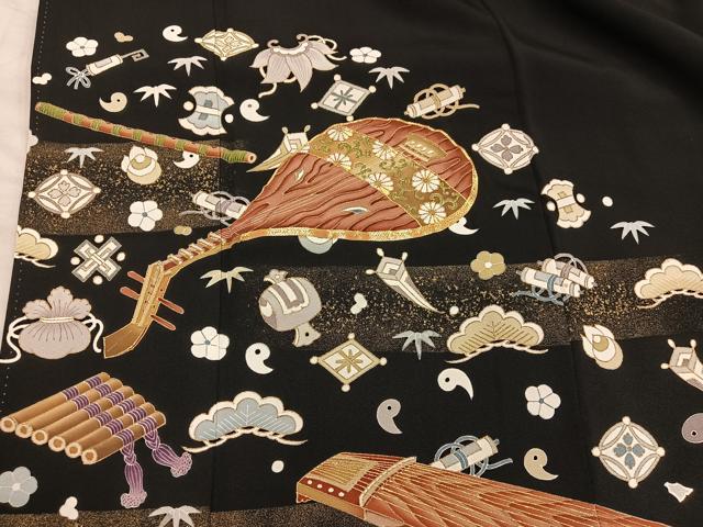 平和屋着物●豪華黒留袖　作家物　楽器宝尽くし花文　金彩　正絹　逸品　BAAY0073mz