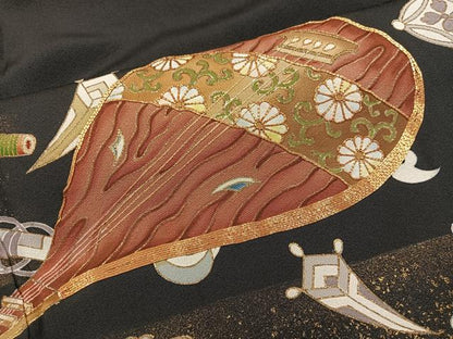平和屋着物●豪華黒留袖　作家物　楽器宝尽くし花文　金彩　正絹　逸品　BAAY0073mz
