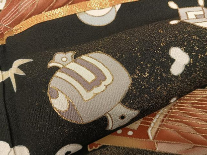 平和屋着物●豪華黒留袖　作家物　楽器宝尽くし花文　金彩　正絹　逸品　BAAY0073mz