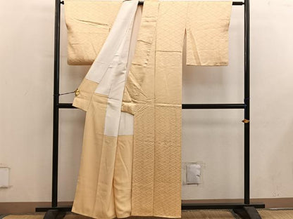 平和屋着物■上質な色無地　舞蝶地紋　玉蜀黍色　正絹　逸品　BAAY0570mz
