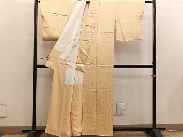 平和屋着物■上質な色無地　舞蝶地紋　玉蜀黍色　正絹　逸品　BAAY0570mz