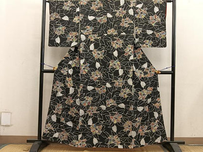 平和屋着物■上質な小紋　草花文　ろうけつ染め　黒地　正絹　逸品　BAAY0647mz