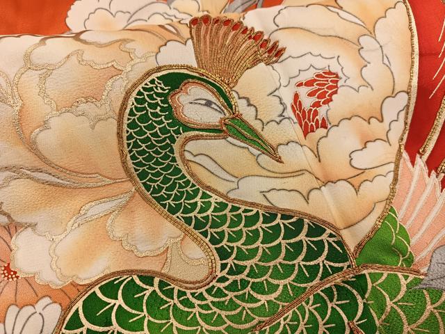 平和屋着物■豪華振袖　駒刺繍　孔雀牡丹花文　金彩　正絹　逸品　BAAY0713mz
