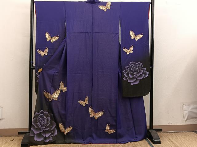 平和屋着物●豪華振袖　舞蝶文　薔薇　金通し地　正絹　逸品　BAAY0731mz
