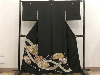平和屋着物■豪華黒留袖　駒刺繍　文箱花鳥文　金彩　正絹　逸品　BAAY0893mz