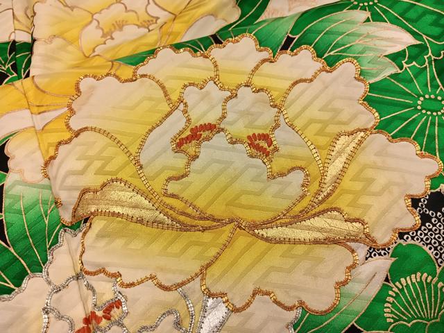 平和屋着物●豪華振袖　駒刺繍　牡丹花文　黒地　金彩　正絹　逸品　BAAY1198mz