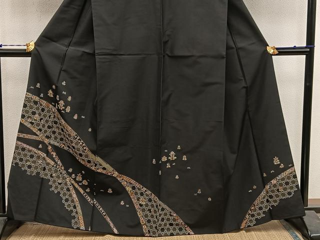 平和屋着物●訪問着　本場大島紬　総刺繍　スワトウ刺繍　草花文　黒地　金糸　正絹　逸品　BAAY1212mz