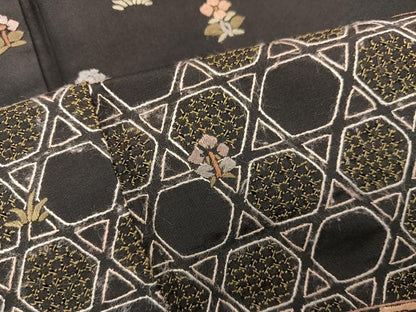 平和屋着物●訪問着　本場大島紬　総刺繍　スワトウ刺繍　草花文　黒地　金糸　正絹　逸品　BAAY1212mz