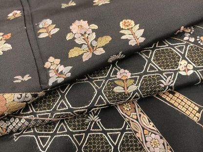 平和屋着物●訪問着　本場大島紬　総刺繍　スワトウ刺繍　草花文　黒地　金糸　正絹　逸品　BAAY1212mz