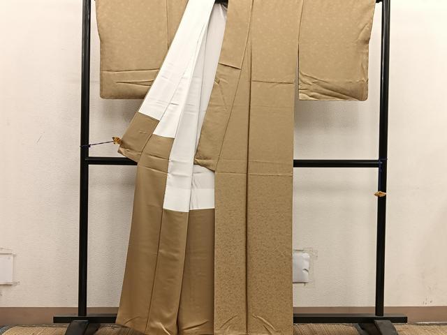 平和屋着物●上質な色無地　菊地紋　玉蜀黍色　正絹　逸品　未使用　BAAY1322mz