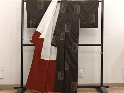 平和屋着物●本場大島紬　色紙重ね花文　地空き　正絹　逸品　BAAY1404mz