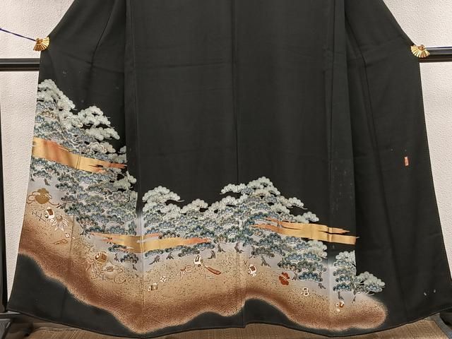 平和屋着物■豪華黒留袖　駒刺繍　宝尽し松文　萬寿染　暈し染め　金彩　正絹　逸品　BAAY1798mz