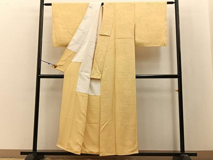 平和屋着物■上質な色無地　松竹梅地紋　玉蜀黍色　正絹　逸品　BAAY3076hj