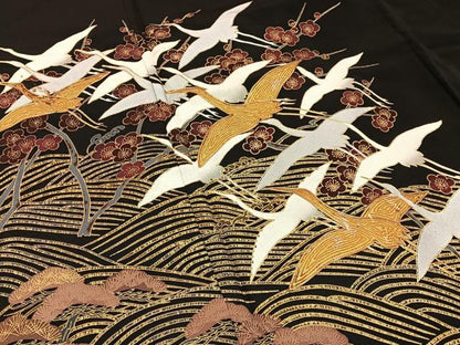 平和屋着物■豪華黒留袖　駒刺繍　松竹梅飛鶴文　金銀彩　正絹　逸品　BAAY3079hj
