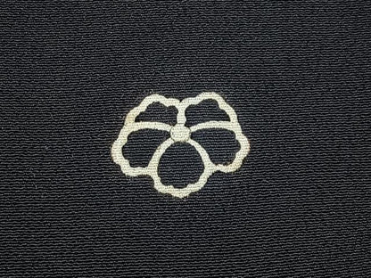 平和屋着物■豪華黒留袖　駒刺繍　宝尽くし草花文　金彩　正絹　逸品　未使用　BAAY3105hj