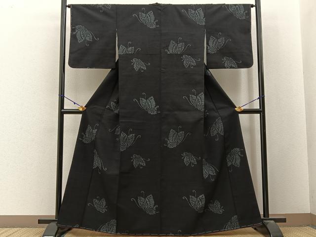 平和屋着物■上質な紬　80亀甲　舞蝶文　黒地　正絹　逸品　未使用　BAAY3168hj
