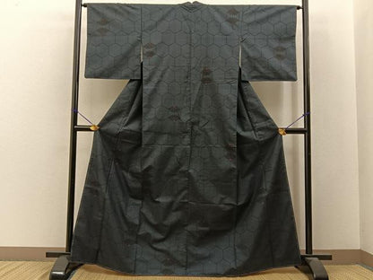 平和屋着物■本場大島紬　7マルキ　亀甲菊文　正絹　逸品　未使用　BAAY3240hj