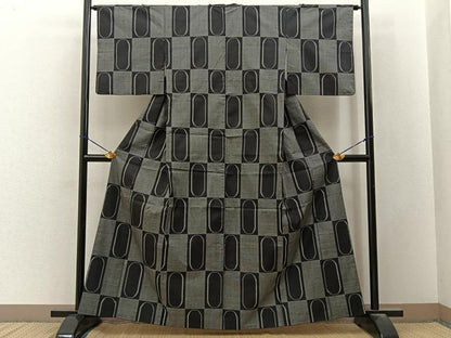 平和屋着物■本場大島紬　7マルキ　市松丸文　正絹　逸品　BAAY3275hj
