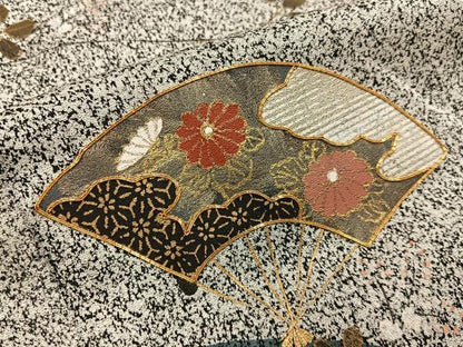平和屋着物■訪問着　駒刺繍　扇面草花文　たたき染め　黒地　金彩　正絹　逸品　BAAY3305hj