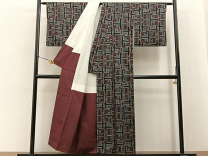 平和屋着物■本場大島紬　7マルキ　幾何学文様　正絹　逸品　未使用　BAAY3389hj