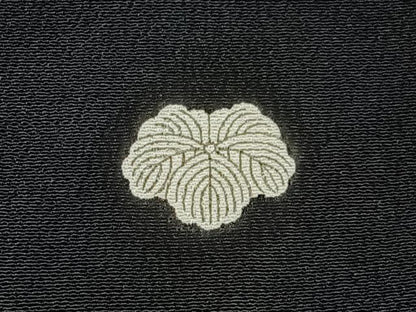 平和屋着物■豪華黒留袖　駒刺繍　尾長鶏屏風花文　金彩　正絹　逸品　BAAY3537hj