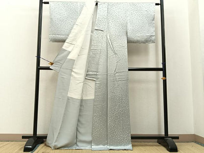 平和屋着物●上質な色無地　舞蝶地紋　絹鼠色　正絹　逸品　BAAY3714hj
