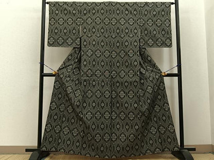 平和屋着物■本場村山大島紬　亀甲花文　正絹　逸品　BAAY3778hj