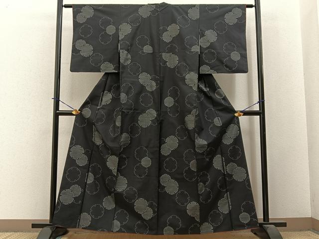 平和屋着物●本場大島紬　地空き　雪輪重ね文様　正絹　逸品　BAAY3827hj