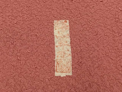 平和屋着物●上質な色無地　作家物　紋意匠　甚三紅色　正絹　逸品　BAAY3838hj