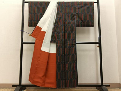 平和屋着物■本場大島紬　泥染め　7マルキ　亀甲繋ぎ　証紙付き　正絹　逸品　未使用　BAAY3932hj