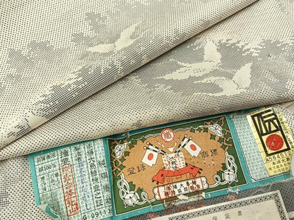 平和屋着物●本場大島紬　白大島　名匠たかし 　9マルキ　飛鶴文　証紙付き　正絹　逸品　BAAY3980hj