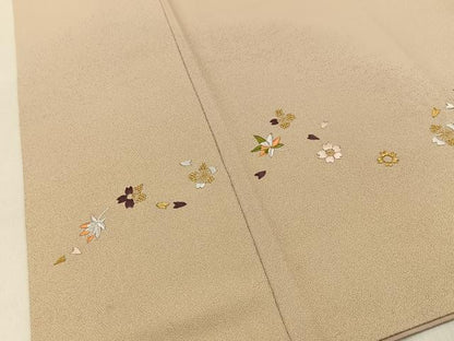 平和屋着物●小振袖　二尺袖　総刺繍　桜楓文　金糸　金通し地　正絹　逸品　BAAY3982hj
