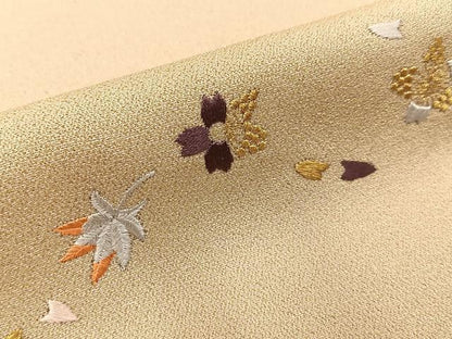 平和屋着物●小振袖　二尺袖　総刺繍　桜楓文　金糸　金通し地　正絹　逸品　BAAY3982hj