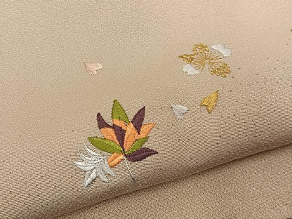 平和屋着物●小振袖　二尺袖　総刺繍　桜楓文　金糸　金通し地　正絹　逸品　BAAY3982hj
