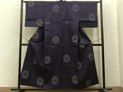 平和屋着物●結城紬　100亀甲　飛び亀甲柄　花　正絹　逸品　BAAY3992hj