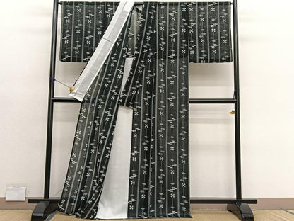 平和屋着物＊夏物　小紋　紗　琉球絣文様　黒地　洗える着物　BAAY4251hv