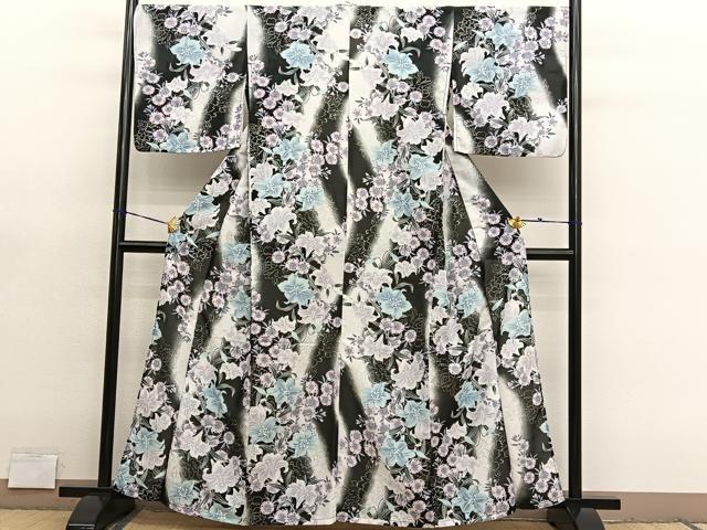 平和屋着物＊夏物　小紋　紅梅織　百合花文　暈し染め　黒地　銀彩　洗える着物　BAAY4348hv
