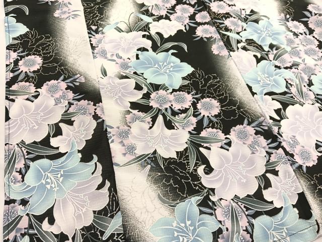 平和屋着物＊夏物　小紋　紅梅織　百合花文　暈し染め　黒地　銀彩　洗える着物　BAAY4348hv