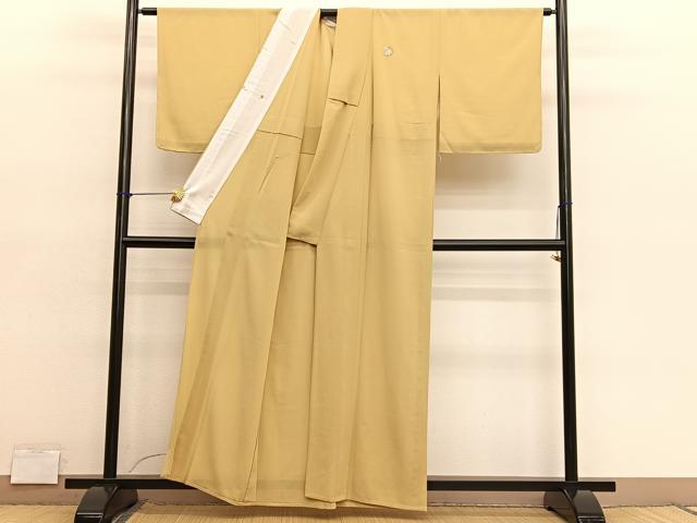 平和屋着物＊夏物　色無地　絽縮緬　玉蜀黍色　ワンポイント：花丸文　洗える着物　未使用　BAAY4469hv