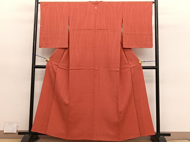 平和屋着物▽上質な色無地　単衣　流線地紋　赤丹色　お召縮緬　正絹　逸品　BAAY4516hv