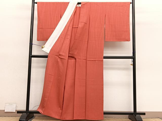 平和屋着物▽上質な色無地　単衣　流線地紋　赤丹色　お召縮緬　正絹　逸品　BAAY4516hv
