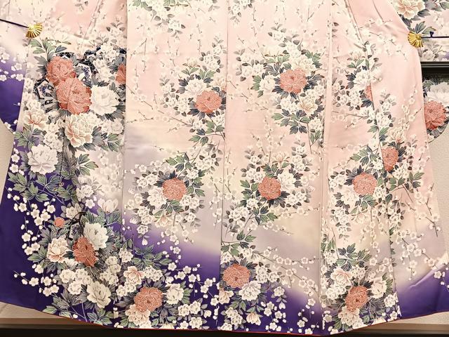 平和屋着物■豪華振袖　源氏車牡丹文　暈し染め　銀彩　正絹　逸品　BAAY4574hv