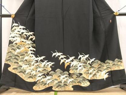 平和屋着物■豪華黒留袖　作家物　駒刺繍　飛鶴松文　金彩　正絹　逸品　BAAY5675yc