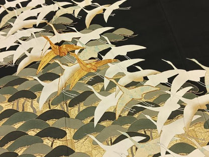 平和屋着物■豪華黒留袖　作家物　駒刺繍　飛鶴松文　金彩　正絹　逸品　BAAY5675yc