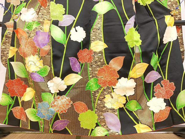 平和屋着物●豪華振袖　駒刺繍　立波花文　黒地　金彩　正絹　逸品　BAAY5685yc