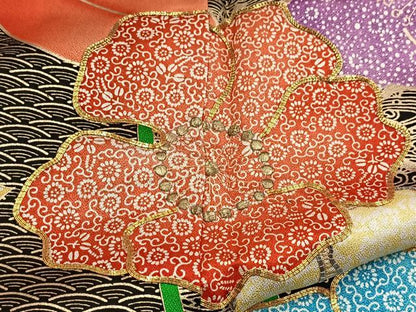 平和屋着物●豪華振袖　駒刺繍　立波花文　黒地　金彩　正絹　逸品　BAAY5685yc