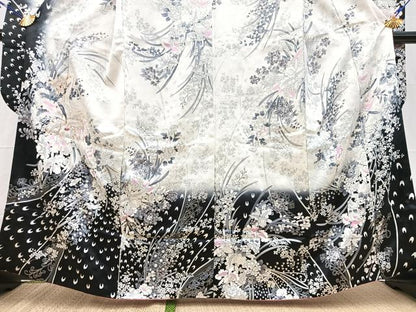平和屋着物●豪華振袖　駒刺繍　孔雀花文　暈し染め　黒地　銀彩　正絹　逸品　BAAY5816yc
