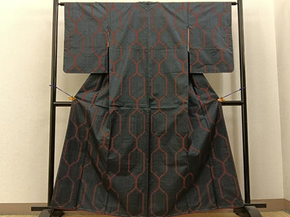 平和屋着物■本場大島紬　7マルキ　亀甲文様　正絹　逸品　未使用　BAAY6042hj