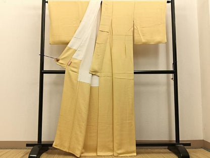 平和屋着物■上質な色無地　衣紋道高倉流　花菱地紋　卵色　正絹　逸品　BAAY6238hj