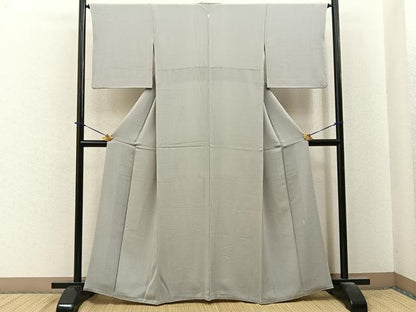 平和屋着物●加賀友禅の巨匠　初代　由水十久監修　色無地　白鼠色　鬼しぼ縮緬　反端付き　正絹　逸品　BAAY6240hj